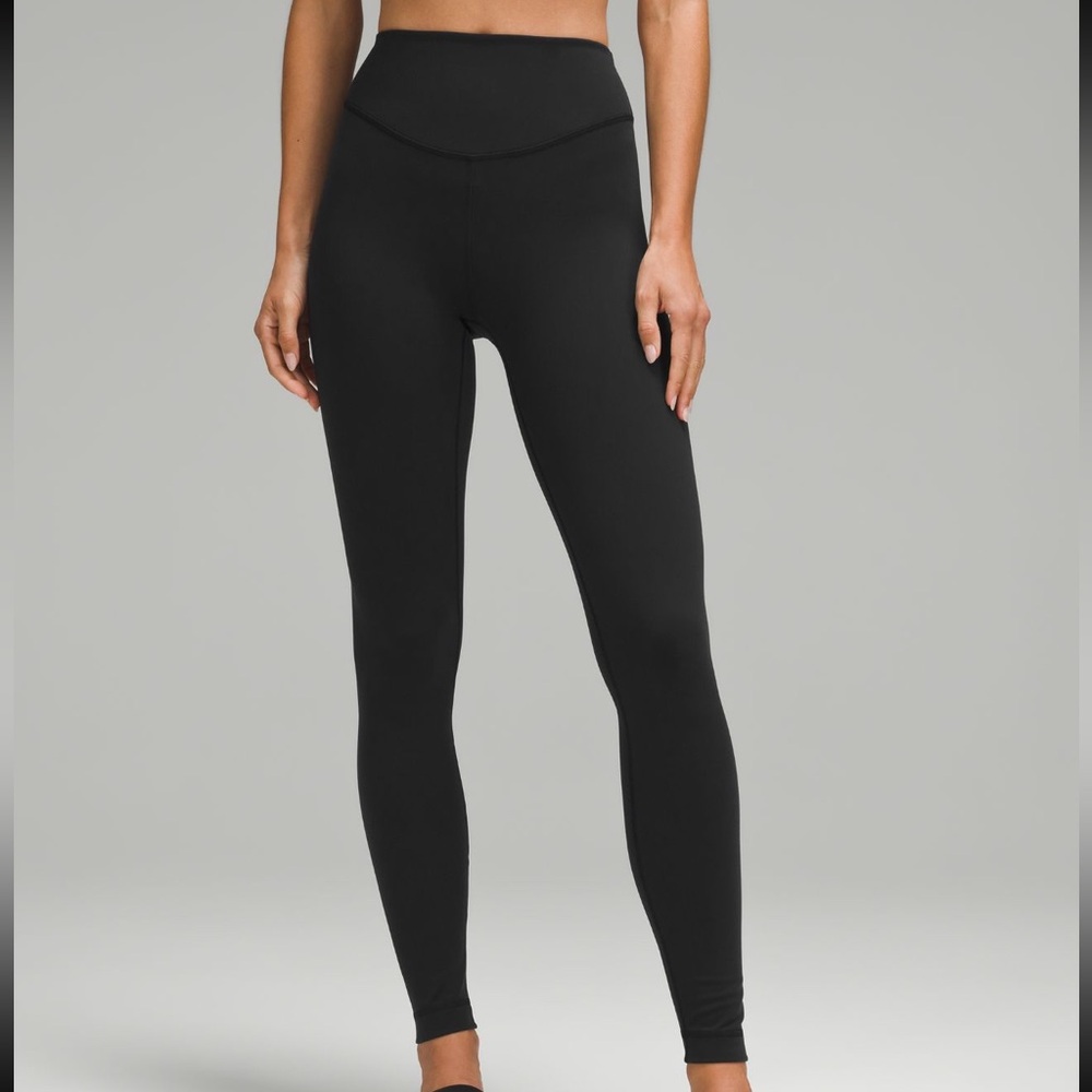 Lululemon Wunder Under black leggings